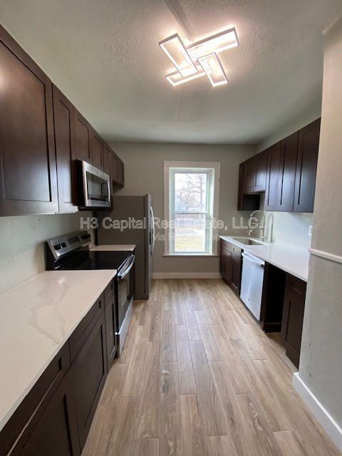 Building Photo - 2449 Cleveland Blvd