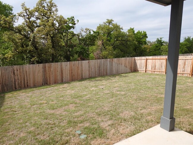 Building Photo - 108 Hauser Dr