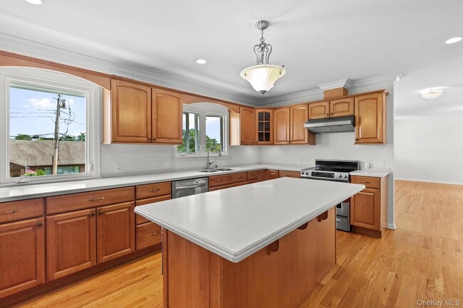 Building Photo - 46 Sylvan Rd
