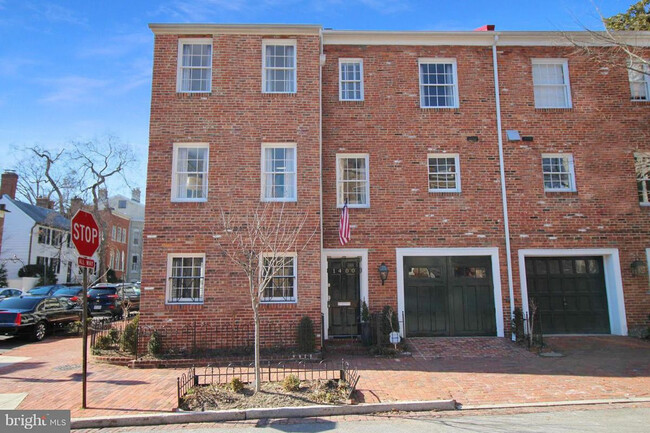 Building Photo - 1400 30th St NW