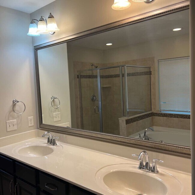 Building Photo - This beautiful 4 bedroom, 2.5 bath home in the highly sought-after Palmetto Pointe neighborhood h...