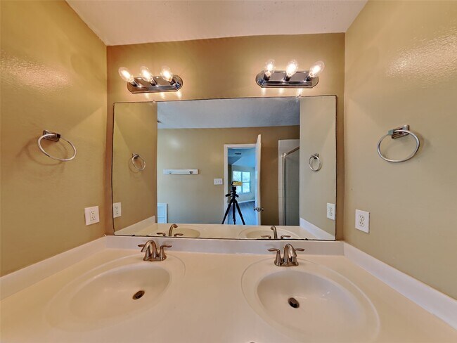 Building Photo - 9419 Stoneridge Canyon Ln