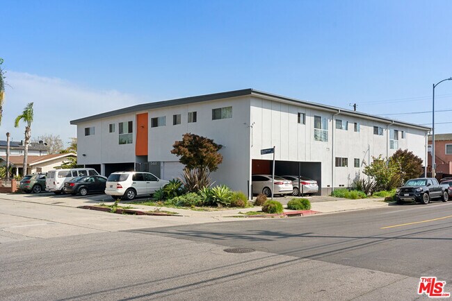 Building Photo - 5468 Blackwelder St