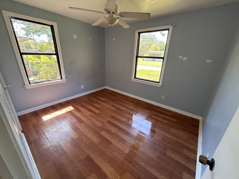 Building Photo - 5565 Minosa Cir E