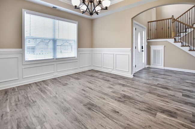 Building Photo - Pet Friendly Four Bedroom!