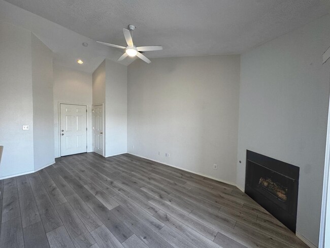 Building Photo - 1105 Meadowlark Way SE