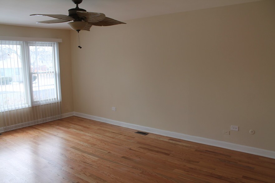 Building Photo - 18003 Greenview Terrace