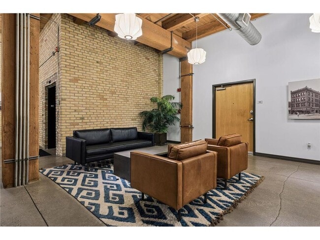 Building Photo - 607 Washington Ave S