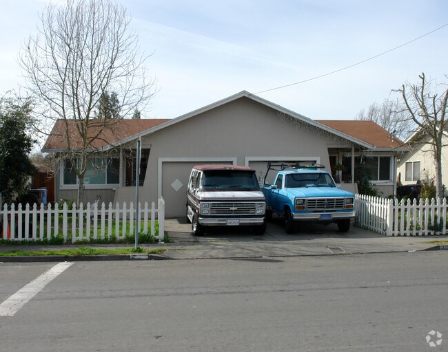 Primary Photo - 1355-1357 Beachwood Dr