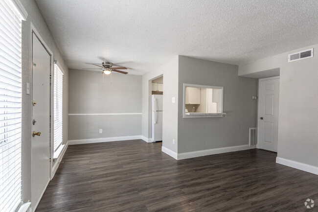 Living Room - Fieldstone Apartments