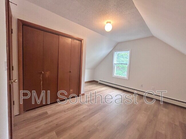 Building Photo - 55 Hedge Ave