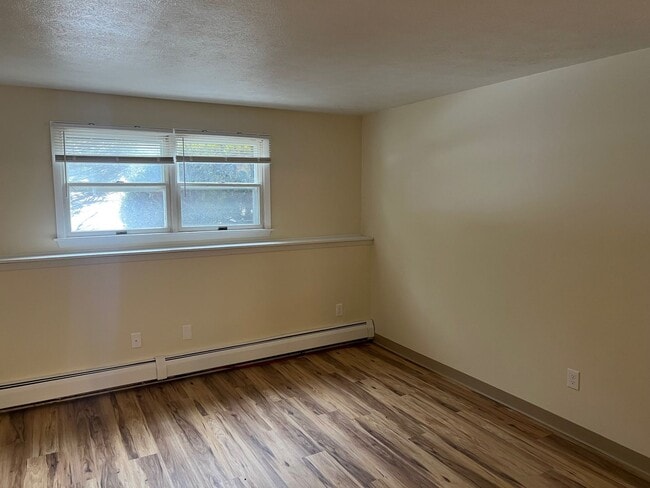 Building Photo - 2-11 Briarwood Dr