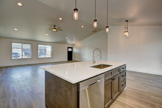 Building Photo - 1342 S Justice Ave