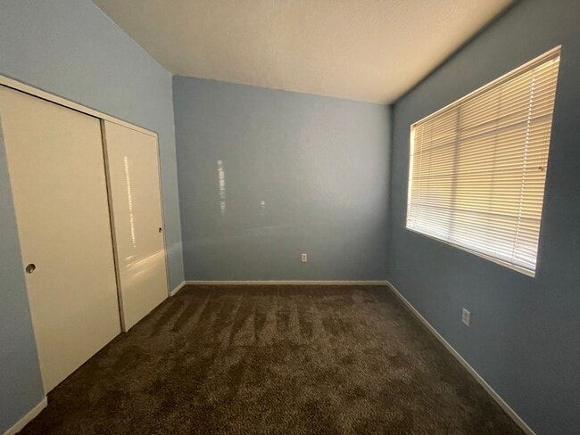 Building Photo - Great Sparks Townhouse!