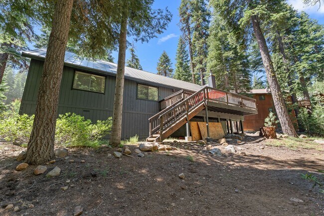 Building Photo - New to the Rental Market! FURNISHED Custom 3 Bdrm Hm w/Garage