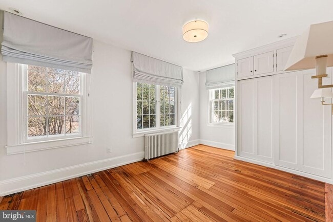 Building Photo - 509 Duke St