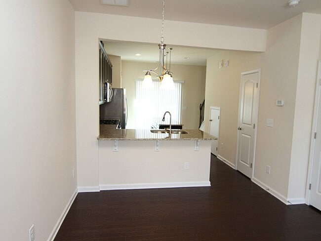 Building Photo - Live in Popular Thompson Ridge near Duke!