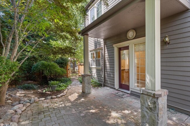 Building Photo - 100 Jackson Creek Dr