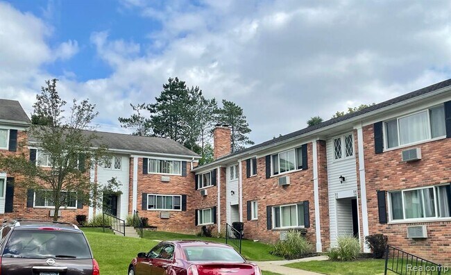 Building Photo - 525 Fairbrook St