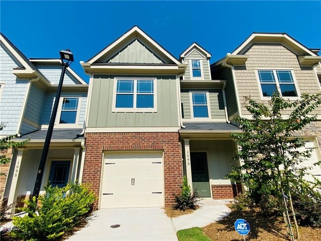 Primary Photo - 1093 N Village Dr