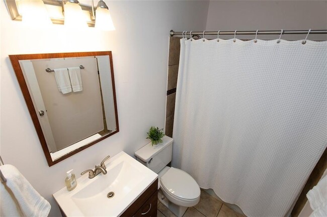 Building Photo - 470 Forestgate Ct