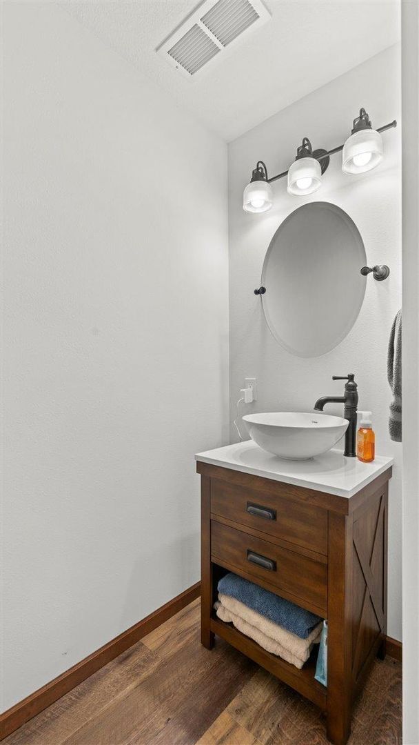 Building Photo - Move-In Ready Home with an Excellent Location