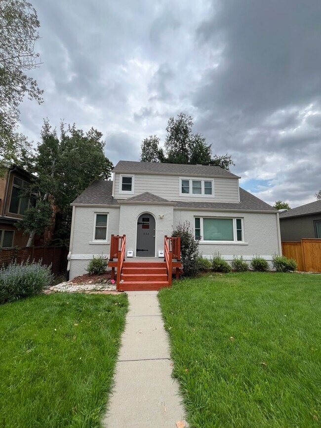 Primary Photo - Charming 2-Bed/1-Bath Basement Apartment -...
