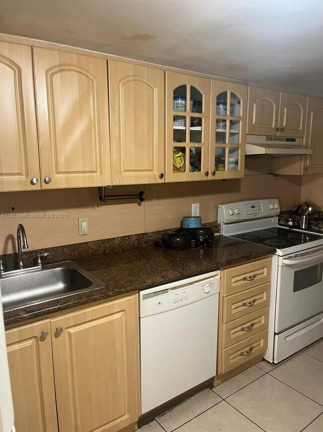 Building Photo - 2055 SW 122nd Ave