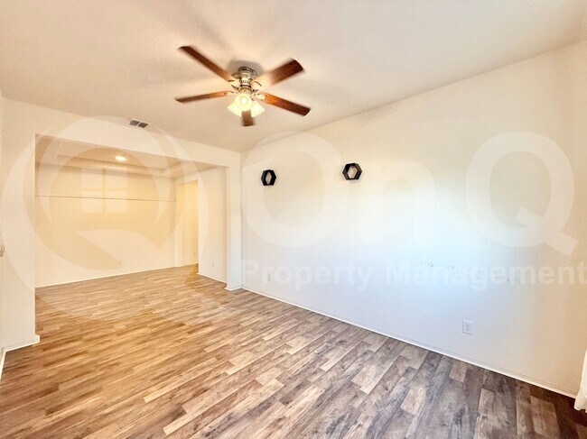 Building Photo - 7704 S 23rd Ln