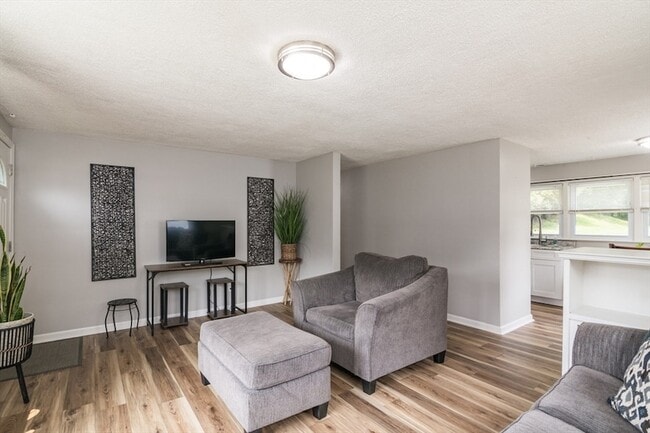 Building Photo - 60 Gatewood Rd