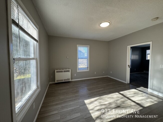 Building Photo - 933 Front Ave