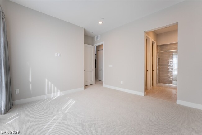 Building Photo - 667 Grey Saker St