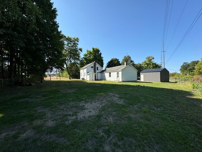 Building Photo - Spacious 3-Bedroom, 1-Bathroom Home with Pole Building – $1,525/Month