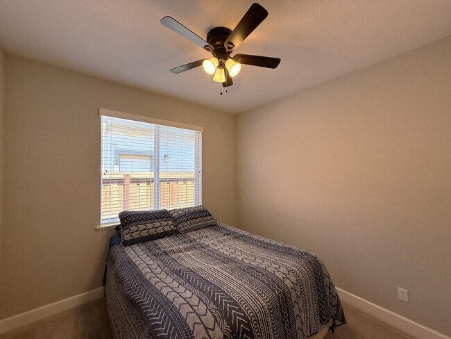 Building Photo - 3493 Rogue River Dr