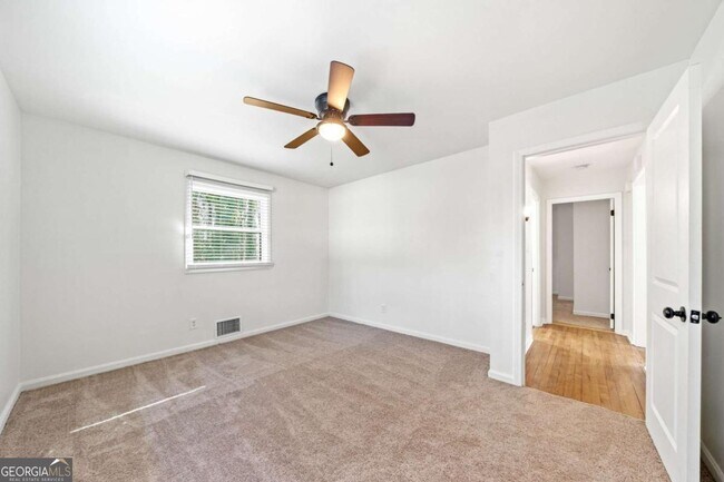 Building Photo - 801 N Evelyn Pl NW