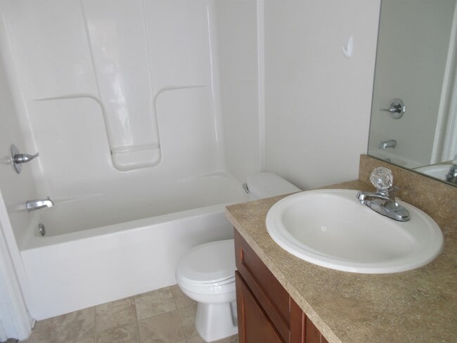 Building Photo - 1211 Knollwood Dr