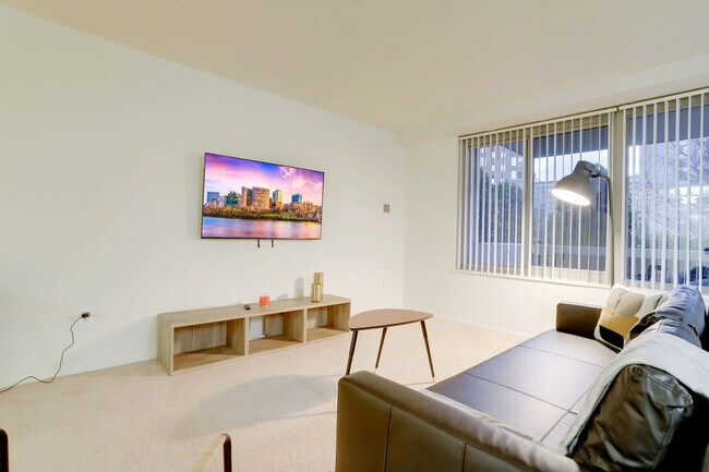 Building Photo - 1600 S Eads St