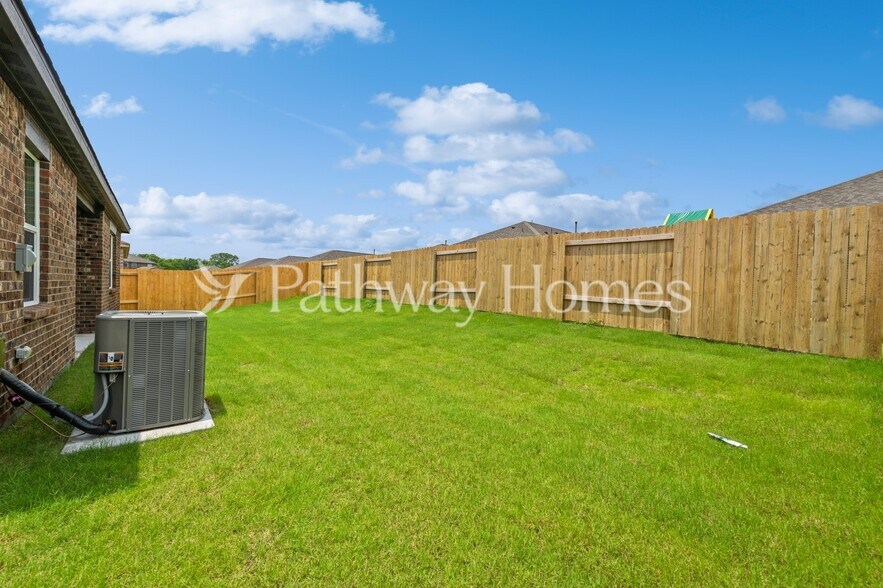 Building Photo - 620 Brookside Dr