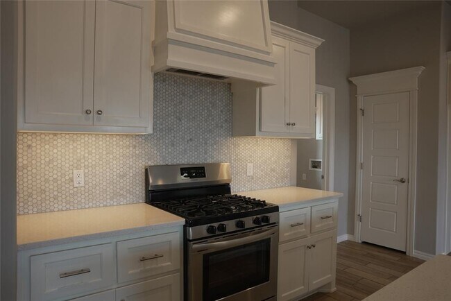Building Photo - 5216 Bing Cir