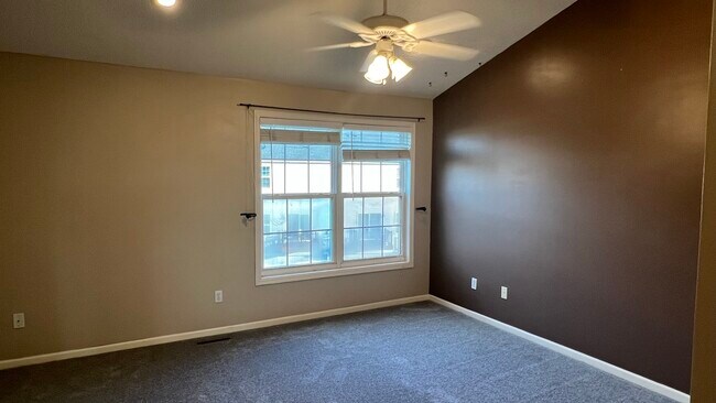 Building Photo - 7866 Old Carriage Ct