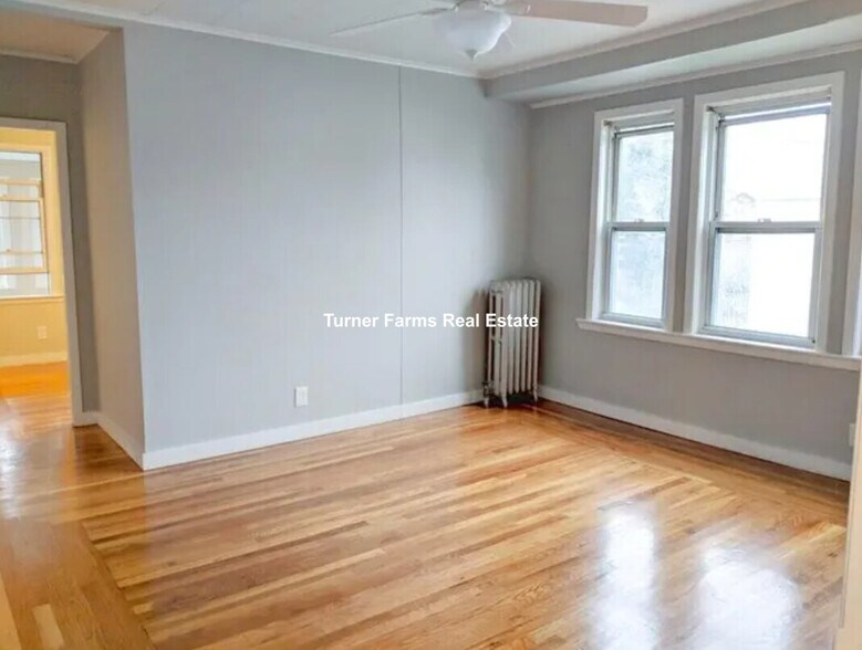 Building Photo - 60 Buzzells Ln
