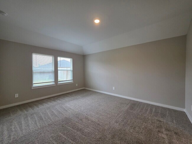 Building Photo - 1131 Hughes Crossing Dr