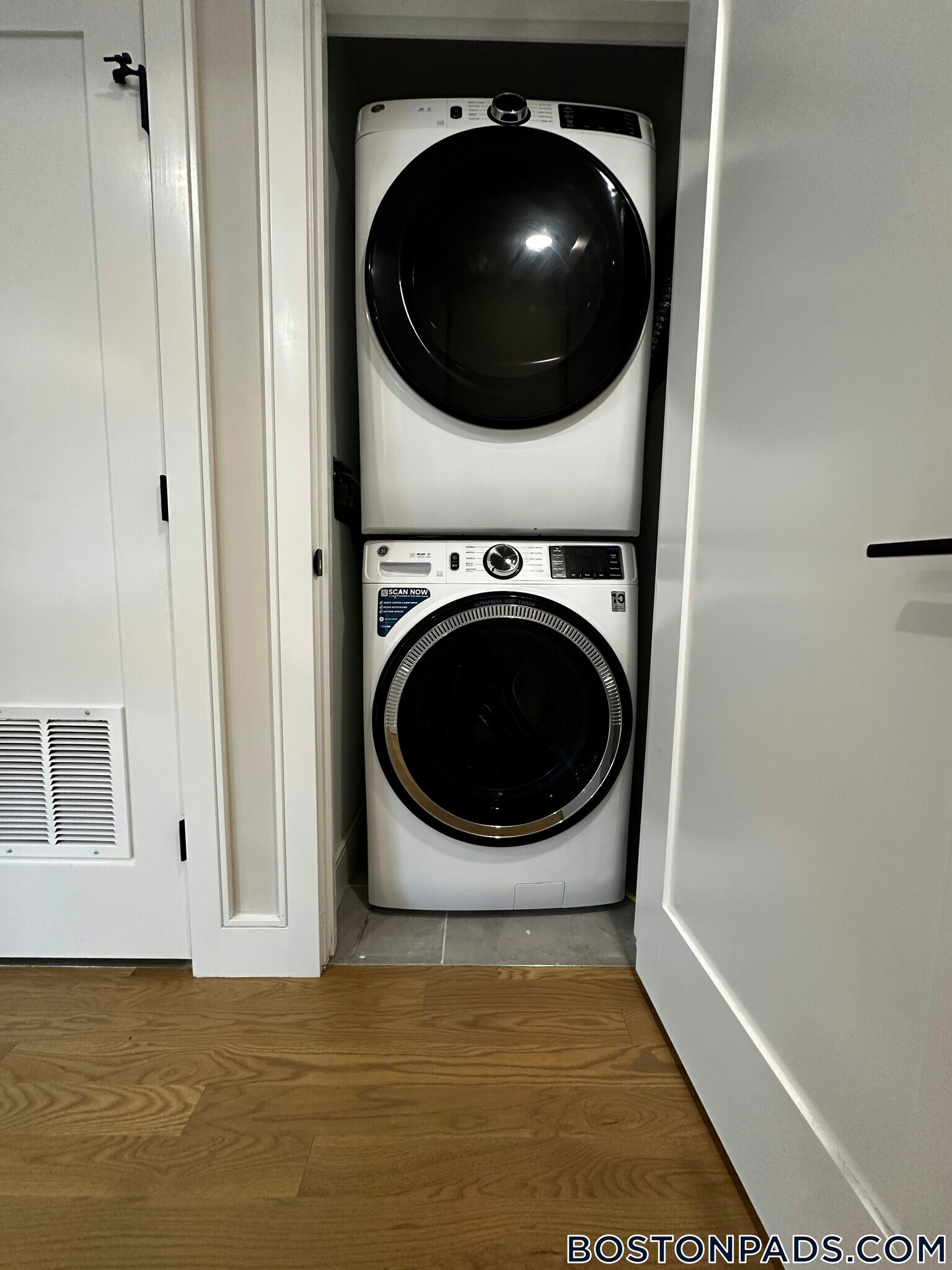 Building Photo - 104-106 Warren St.