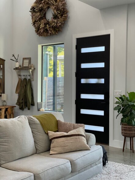 Building Photo - 1804 E 14th St