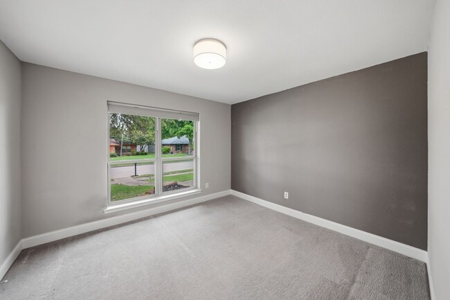 Building Photo - 4008 Hatherly Dr