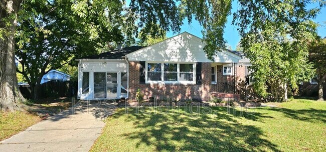 Primary Photo - 4 Rhonda Cir