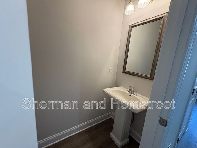 Building Photo - 655 Caroline Ct