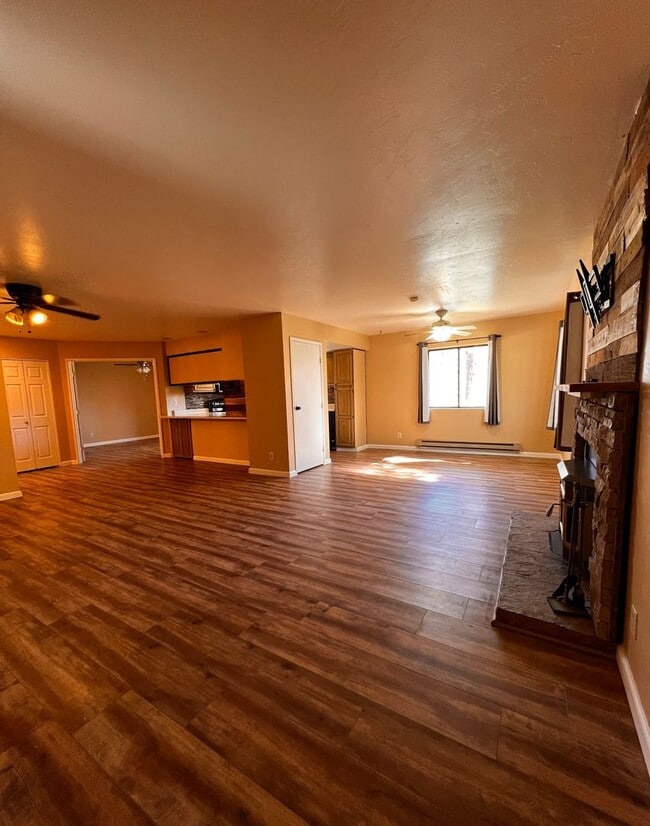 Building Photo - Close to Downtown Prescott!!