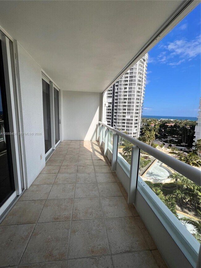 Building Photo - 21055 Yacht Club Dr