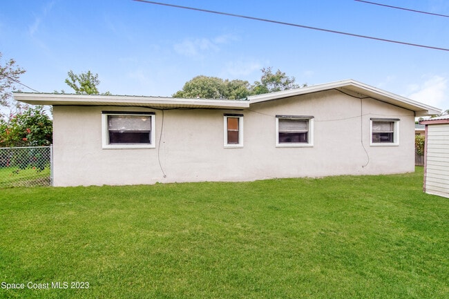 Building Photo - 472 Linda Ln